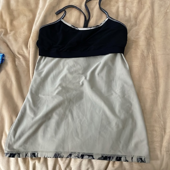 Lululemon - Picture 4 of 5